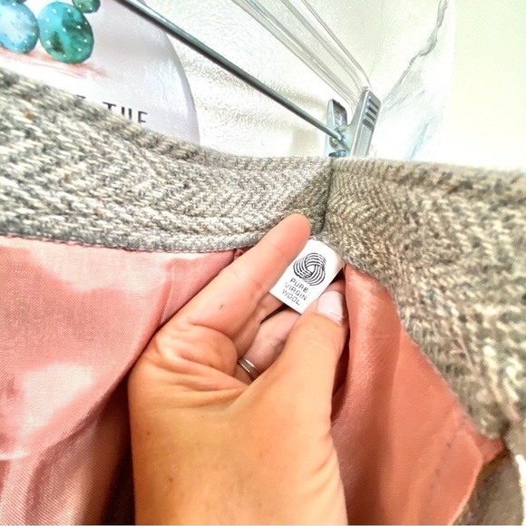 PURE VIRGIN WOOL vintage skirt w herringbone fine pattern & cottage core vibe - Picture 6 of 15